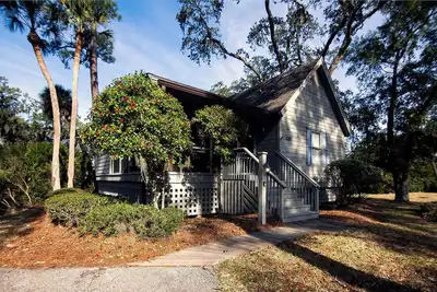 Image de 907 Shelter Cove-Beautiful Dog Friendly Cottage on Lagoon; Gated Community; Screened Porch