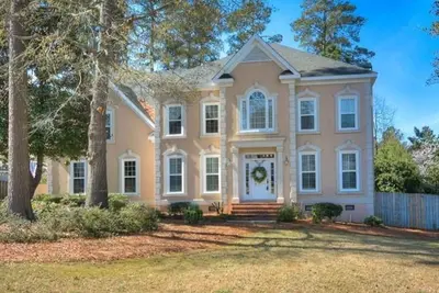 Image de Less than 5 miles to Augusta National Golf Club. .