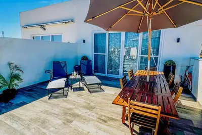 Image de Luxurious Brand New 3 Bedroomed Penthouse fully Air conditioned