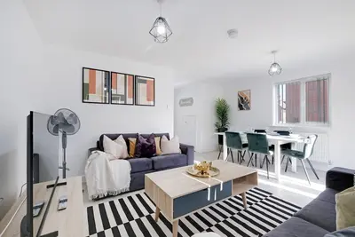 Image de Kempster 5 Bedroom 3 Bathroom Serviced House Aylesbury with parking