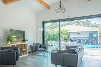 Image de Quiet villa in the Provençal pine forest