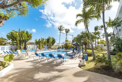 Image de High Tides and Good Vibes! Pool View Unit, Near to Carlisle Bay! w/ Free Parking