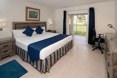 Image de Discover Worthing Beach! w/ Balcony! Free Parking and Onsite Pool