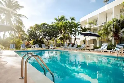 Image de Enjoy Great Games and Events at Garrison Savannah! Free Parking, Outdoor Pool!