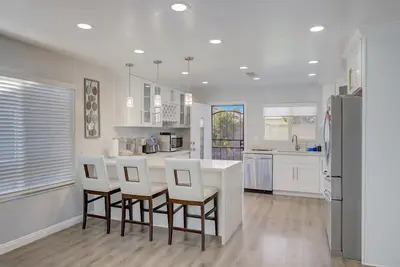 Irvine Charmer. Cozy, Modern Orange County Home. Near Uci, Beaches, Great Park