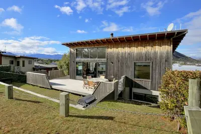 Image de Anderson Heights | Magnificent Lake Views