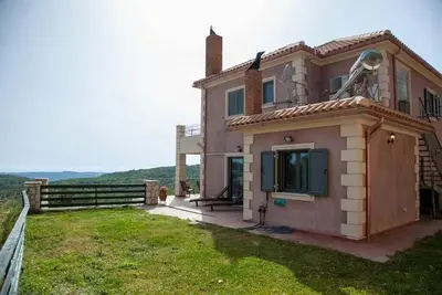 Image de Villa Tzanatos, spacious Villa with great view!