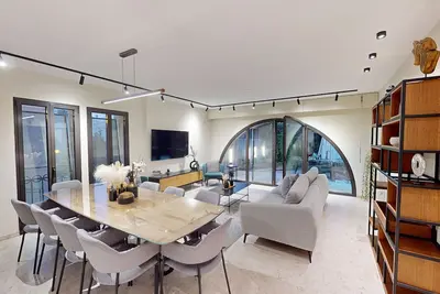 Image de David Village-4 Bdrs with Garden & Gorgeous View!