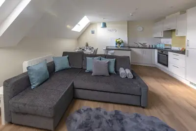 Image de Hereford City Centre – Apartment 8: Modern 2-Bed in City Centre, Sleeps 6