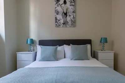 Image de Hereford City Centre – Apartment 4: Modern 1-Bed in City Centre, Sleeps 4