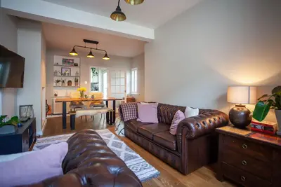 Image de Hereford City – St Owens Terrace: Spacious 3-Storey Home, Walk to Centre