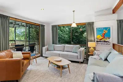Image de Frankie is a much loved family home. A wonderful place to escape the city.
