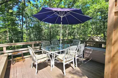 Image de 3bd Oceanside Saltbox--A/C, Deck, Outdoor Shower, Wooded Lot Abutting Nat'l Seashore Land