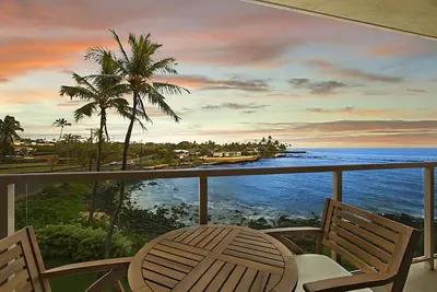 Image de Oceanfront Condo, steps to the ocean with Ac, Lanai, Sunrise Views & Snorkeling