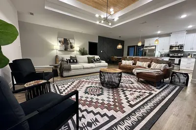 Image de Sparkling brand new home 4. 9 miles from Doak Campbell Stadium
