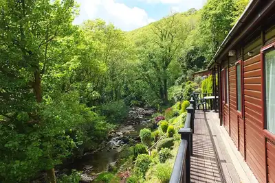 Image de Stunning 3 bedroom lodge overlooking the West Lyn River.