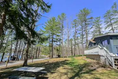 Image de Iconic Cabin! Hot tub, fire pit, lakefront, dock, pet friendly and more!
