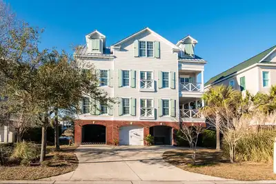 Image de Eliza Clare Beautiful and spacious 6 bedroom home in DeBordieu