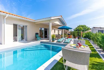 Image de Belle Villa à 500 m du lac avec piscine et climatisation