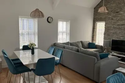Image de Newly renovated 3 bed apartment in lovely village close to beaches
