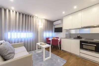 Image de Exclusive Royal Apt | Center & Overlooking Garden