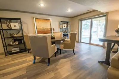 Image de Red’s Luxury Retreat; 4bd 3. 5 ba, 2300 sq ft