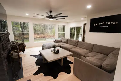 Image de On The Rocks - Riverfront Home Sweetbriar, Ca