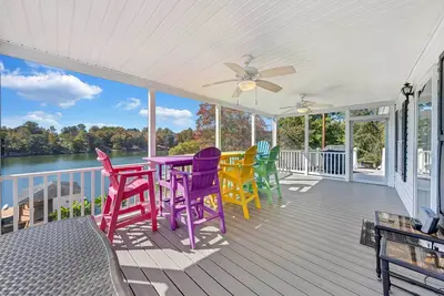 Image de Family Lake Retreat w/ Screened Deck!