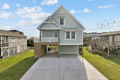Image de Close to Beach-\"The Salty Soul\", Bring Your Flip Flops Beach Cottage, circa 2022