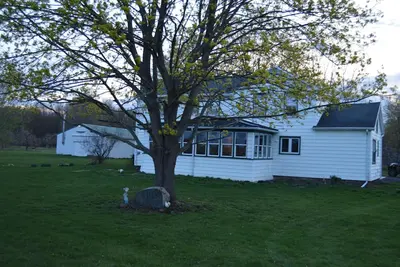 Image de Apple View- Quiet, handicap accessible country home with a hot tub!