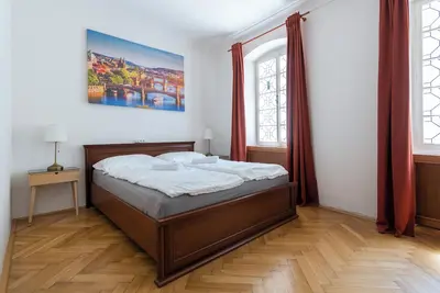 Image de 𝑯𝑰𝑺𝑻𝑶𝑹𝑰𝑪 𝑺𝑷𝑰𝑹𝑰𝑻 under Prague Castle, Prague Castle 8 Min by Walk