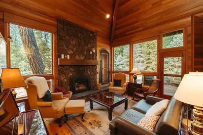 Image de Black Butte Mountain Retreat w/ Private Sauna