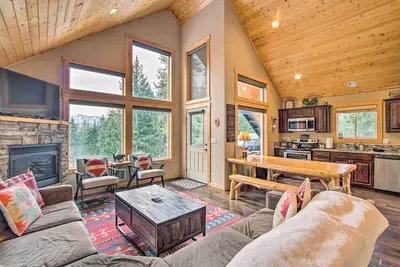 Image de Ronald Cabin w/ Private Hot Tub Near Lake & Trails