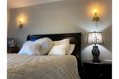 Image de Cozy 4Br/4Bath Craftsman Minutes from Downtown!