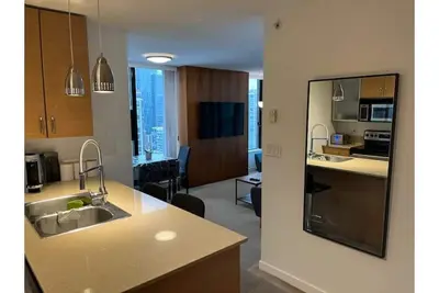 Image de Amazing South-Facing Yaletown 2br/2bt with City View