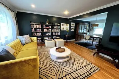 Image de Welcoming Family Home close to everything - 5 Bdrms / 3. 5 Baths.