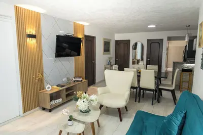 Image de Beautiful apartment near the sea and airport, 10 minutes from the historical center!