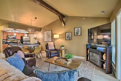 Image de Branson Condo w/ Pool & Golf Course Views!