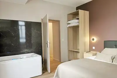 Image de Appartement T2; Baignoire Balnéo et belle terrasse