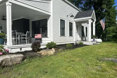 Image de Totally Renovated 1800 Farmhouse\nMinutes from both the Mountain and Lake\n