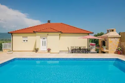 Image de Belle maison à Zmijavci avec WiFi