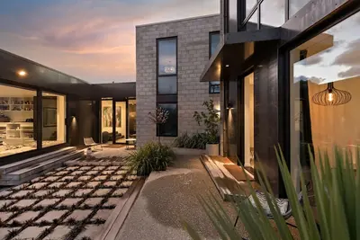 Luxury Queenstown Apartment overlooking Lake Wakatipu