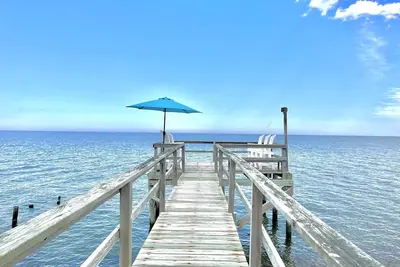 Image de Ships Watch On The Bay With Endless Water Views