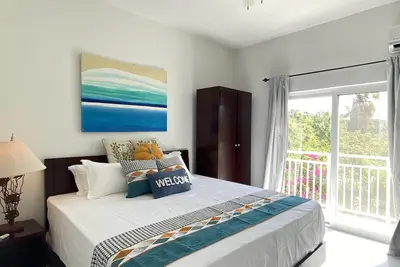 Lovely 2-bedrooms in Venetian Road