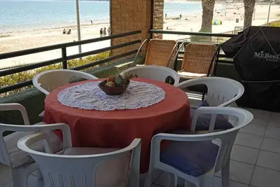 Image de Beach front apartment direct access to the beach