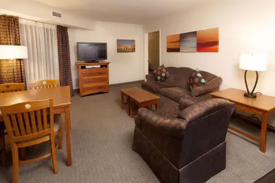 Image de Adventure Trip! Minutes Walk from Thomas Jefferson Park! 3 Spaces, Pool Access!