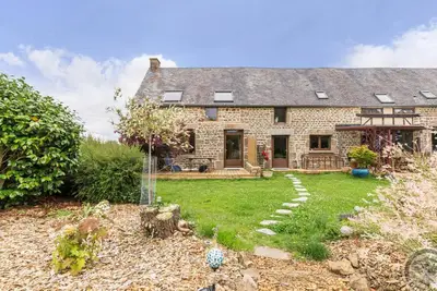 Image de Maison chaleureuse au jardin partagé avec animaux acceptés et parking