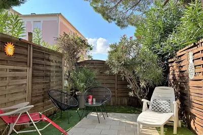 Image de Studio cabine avec piscine, parking privé et terrasse - 4 couchages, Le Lavandou