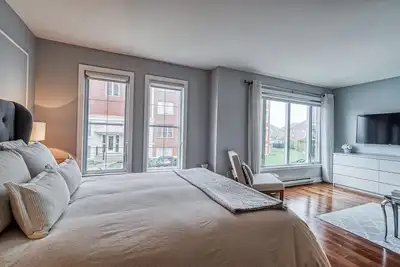 Image de Condo lumineux 2 chambres 100% meublé