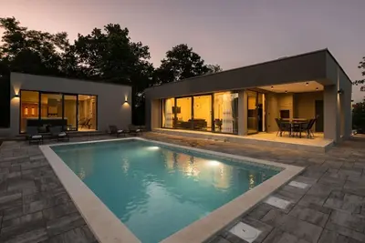 Image de Modern villa Alison with private spa center and heated swimming pool